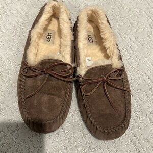 UGG moccasin chocolate color size W9